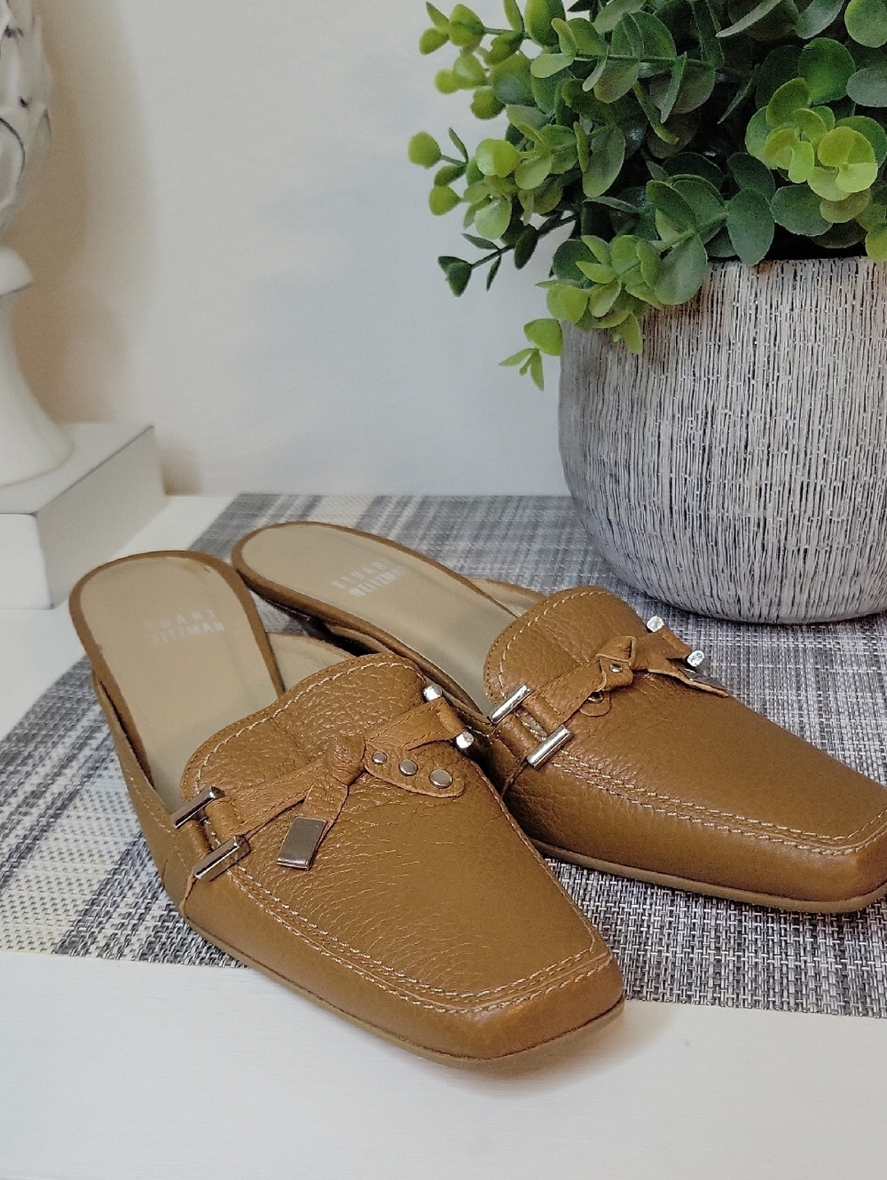 Stuart Weitzman Slip-On Mule Loafers in Tan SZ 4M
